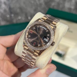 Rolex Day-Date Fake Cao Cấp Mặt Chocolate Ruby EWF 40mm (1)
