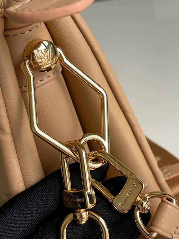 Túi Xách Nữ Hàng Hiệu Louis Vuitton LV Coussin Siêu Cấp Màu Nâu 26cm