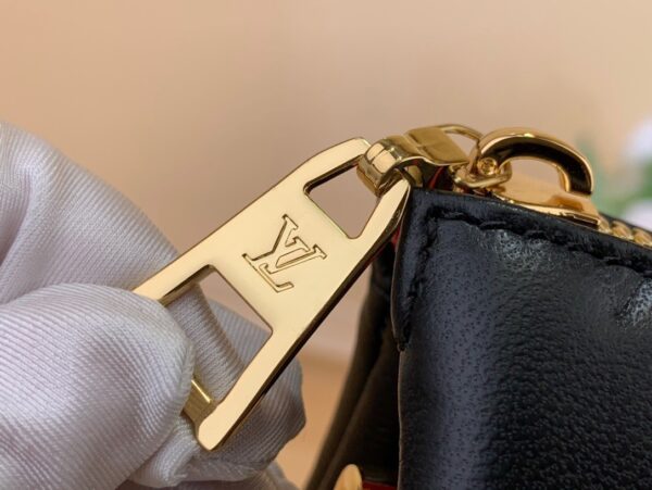 Túi Xách Nữ Hàng Hiệu Louis Vuitton LV Coussin Siêu Cấp Họa Tiết Hoa 20x19cm