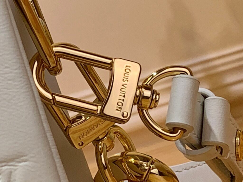 Túi Xách Nữ Louis Vuitton LV Coussin Siêu Cấp Hoa Momo Dập Chìm 20x19cm