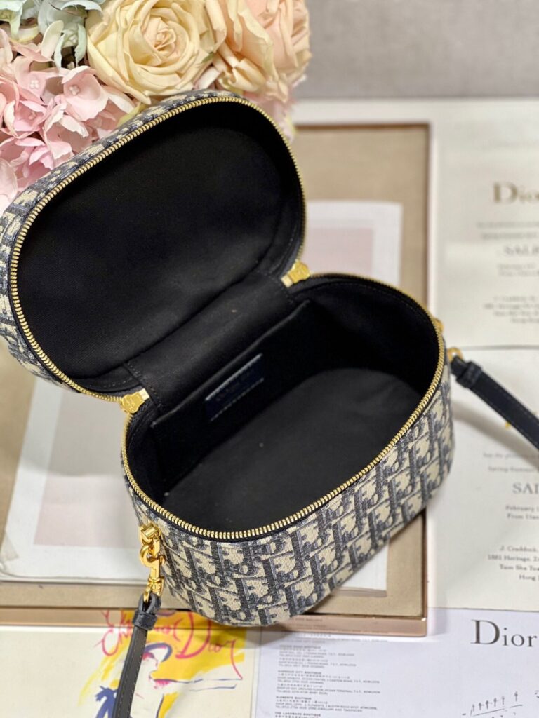 Túi Xách Nữ Hàng Hiệu Dior Travel Họa Tiết Khóa Vàng 20x12x14cm
