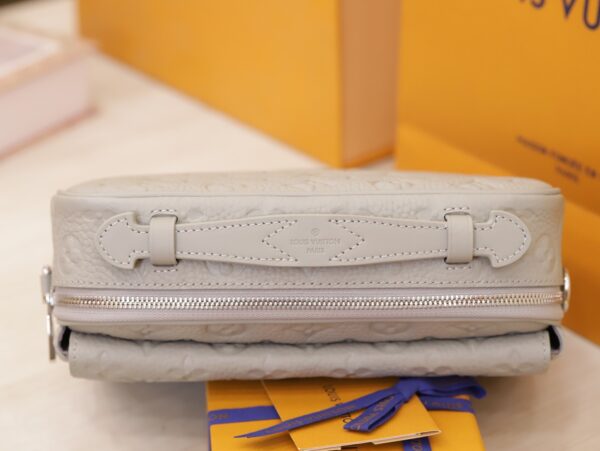 Túi Siêu Cấp Louis Vuitton LV Slock Taurillon Màu Trắng 22x18x8cm (1)